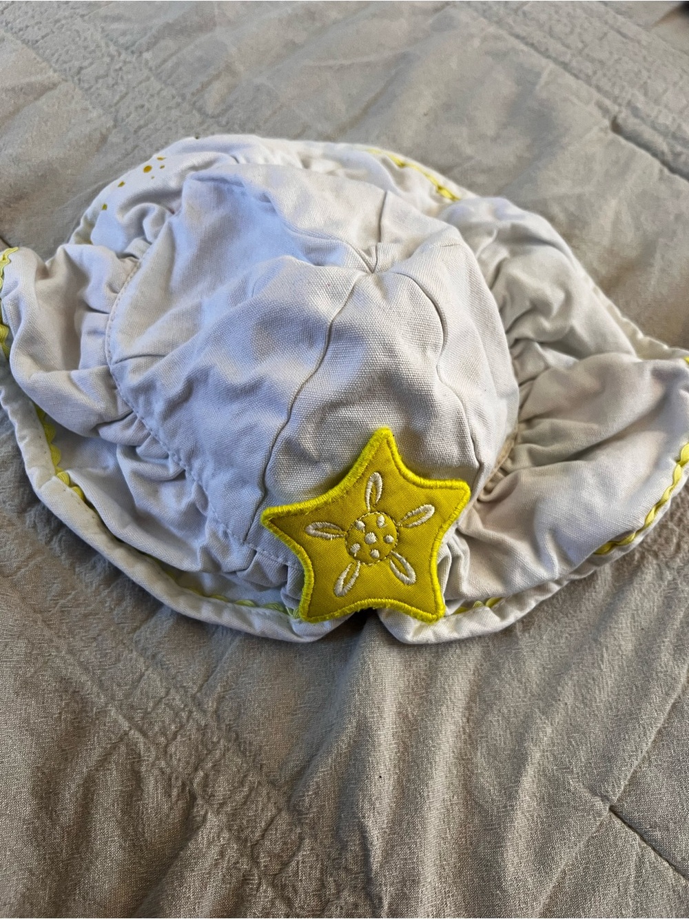 Disney Kids White Hat with Yellow Star Patch 6-12 months